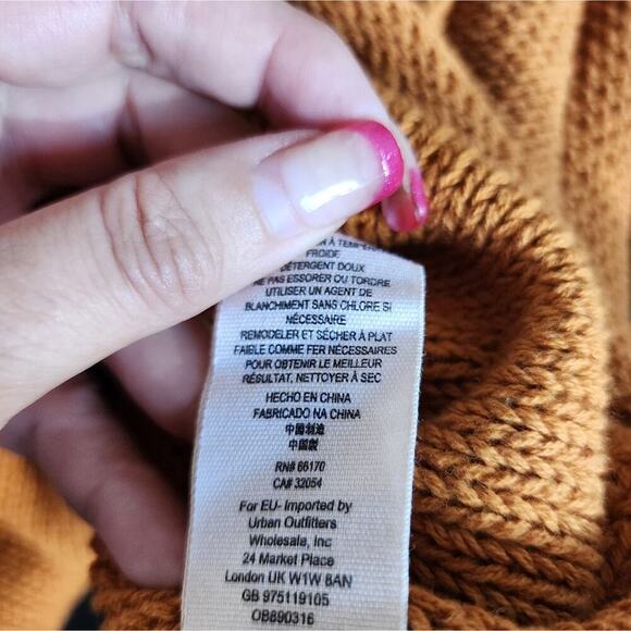 FREE PEOPLE RUST COLOR OVERSIZED SWEATER SIZE SMALL (OVERSIZED) - Picture 8 of 8